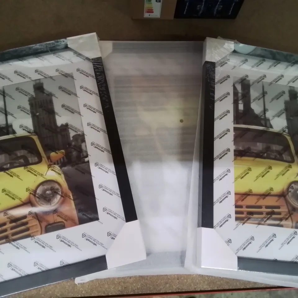 A BOX OF 3 PICTURE FRAMES SIZE UNSPECIFIED IN BLACK