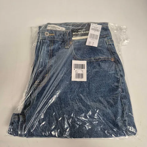 BAGGED ABERCROMBIE & FITCH HIGH RISE 90S STRAIGHT CURVE LOVE JEANS IN BLUE - 30 REG