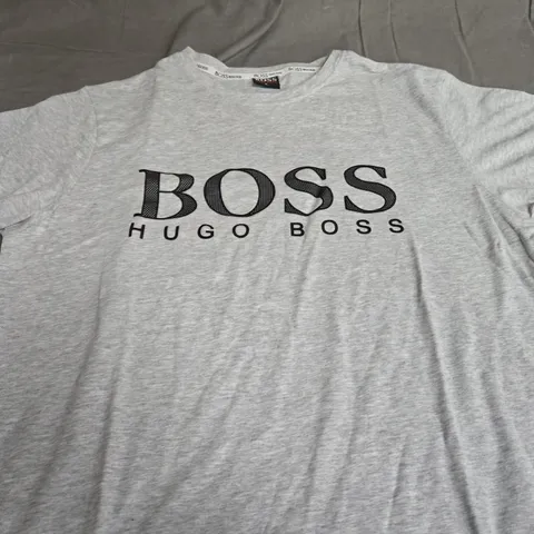 HUGO BOSS SLOGAN GRAPHIC TEE SIZE L