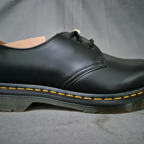 BOXED PAIR OF DR MARTENS 1461 SHOES IN BLACK UK SIZE 6