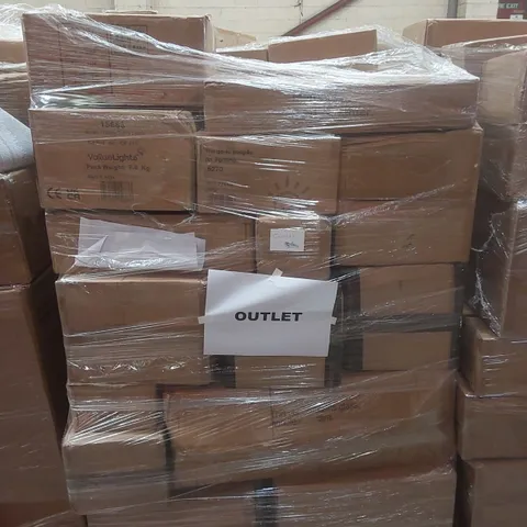 PALLET CONTAINING A VERY LARGE QUANTITY OF HOME LIGHTING PRODUCTS