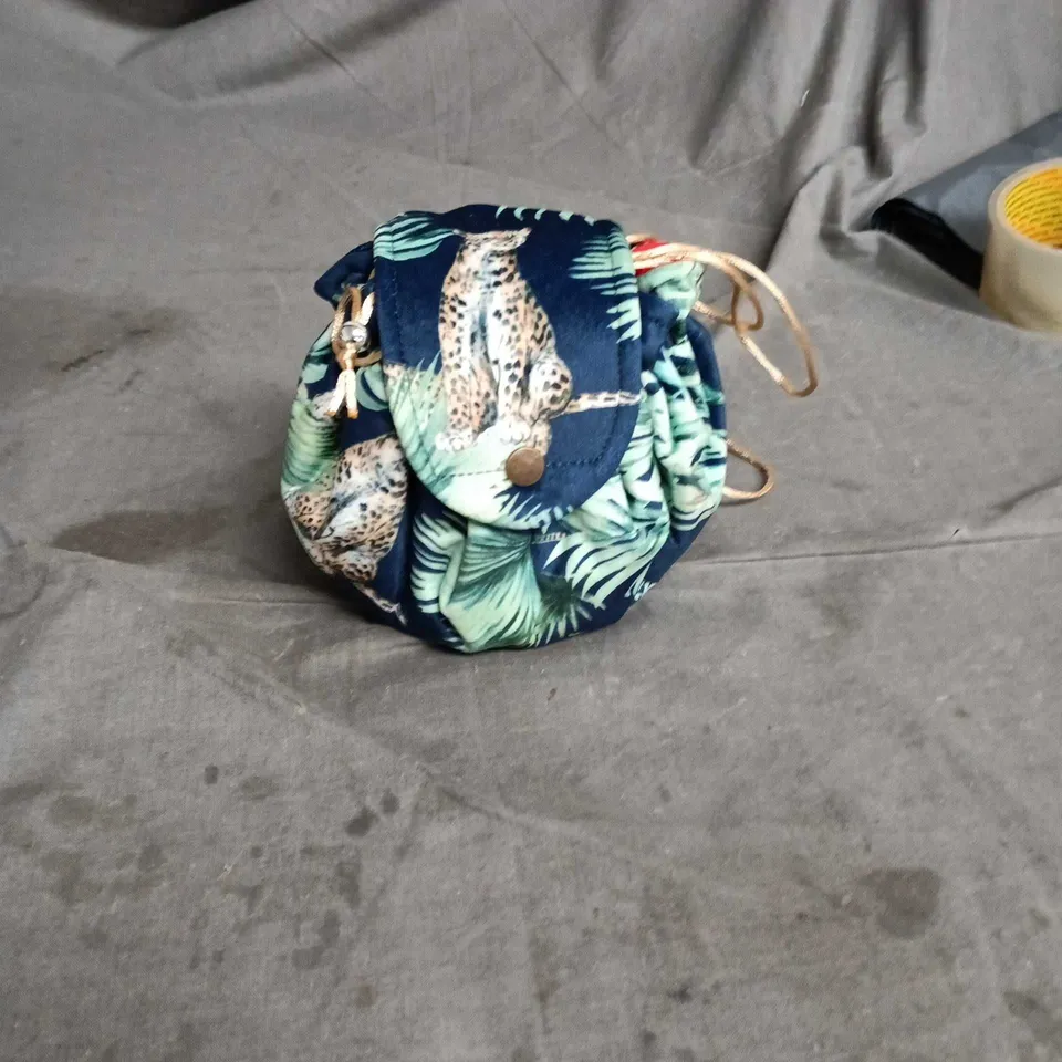 ROUND FABRIC PURSE/HANDBAG WITH JUNGLE PRINT – NAVY WITH GREEN FOLIAGE 