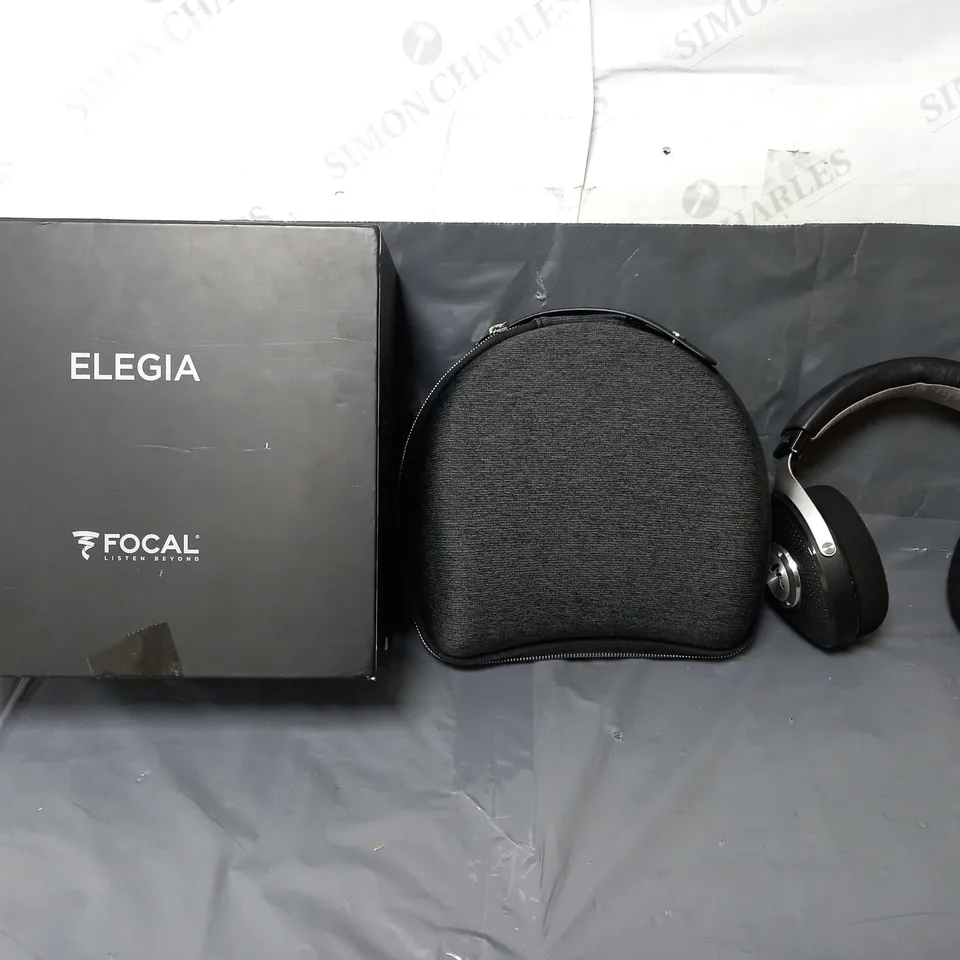 BOXED FOCAL ELEGIA WIRED HEADPHONES IN BLACK/SILVER