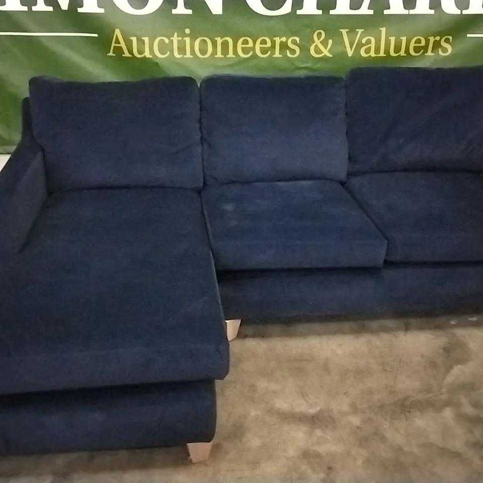 QUALITY DESIGNER LOUNGE CO CORNER GROUP SOFA WITH CHAISE SECTION IN NAVY BLUE PLUSH FABRIC