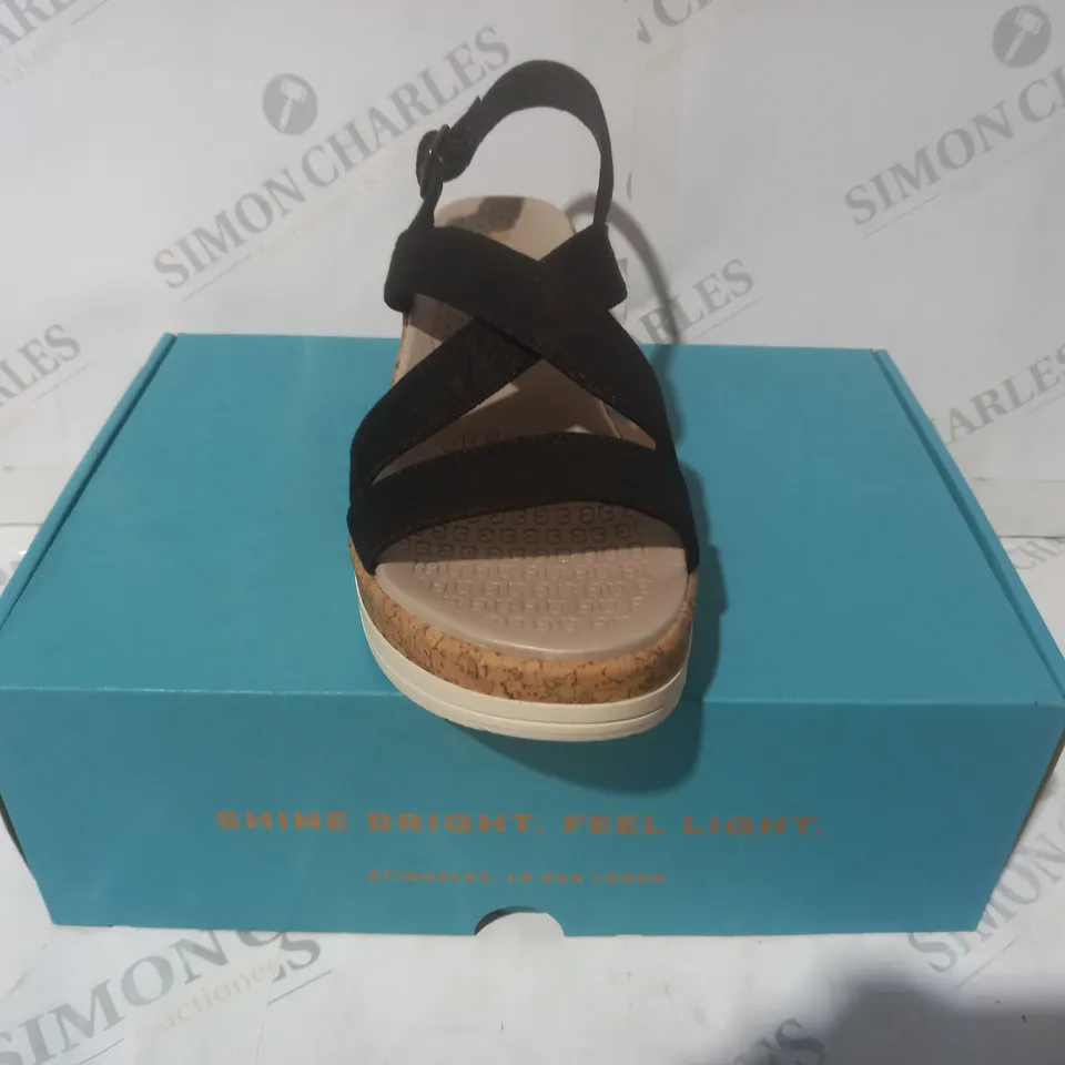 BOXED PAIR OF BZEES OPEN TOE WEDGE SANDALS IN BLACK SIZE 7
