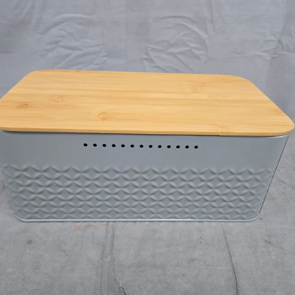 BREAD BIN WITH WOODEN LID