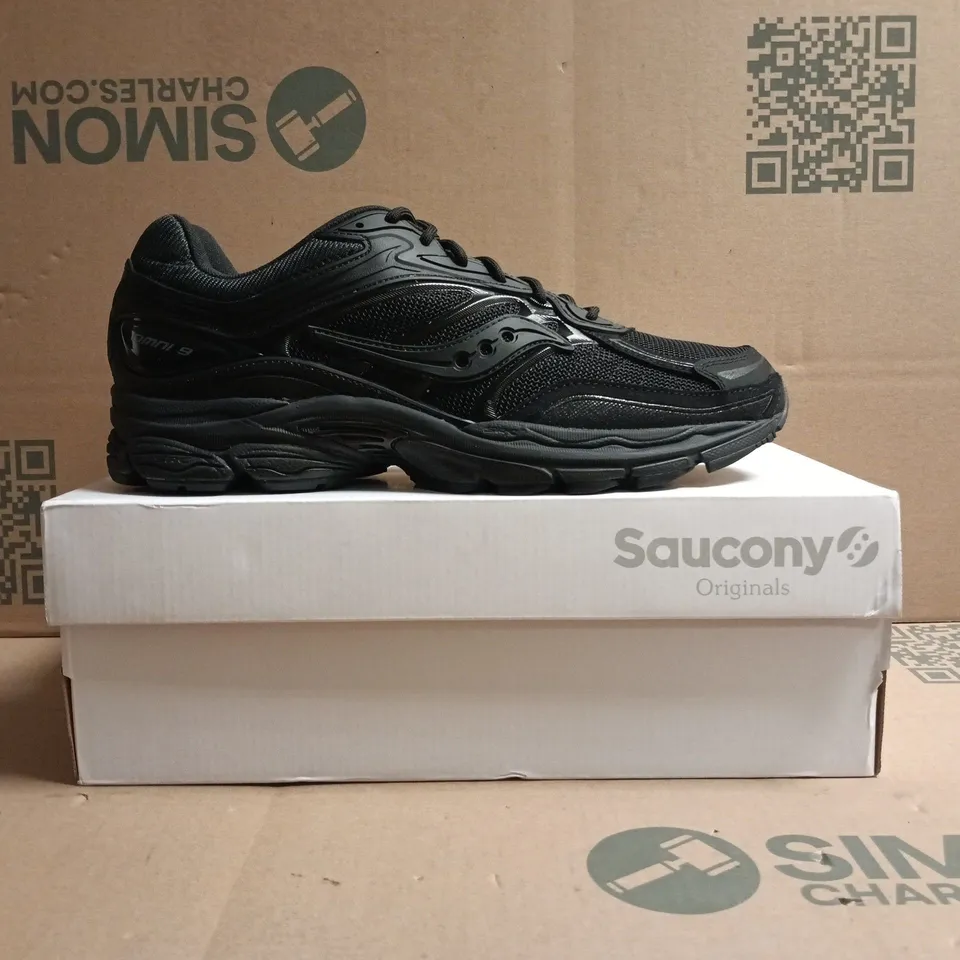 BOXED PAIR OF SAUCONY TRAINERS IN BLACK SIZE UK 10