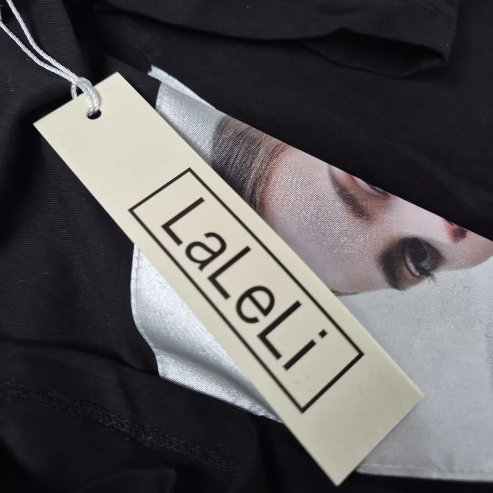 LALELI BLOUSE – BLACK WITH PORTRAIT PRINT AND GINGHAM HEM