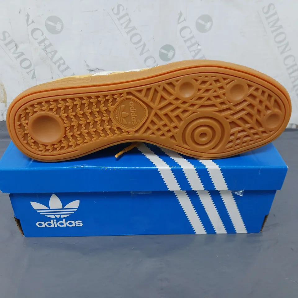 BOXED PAIR OF ADIDAS HANDBALL SPEZIAL TRAINERS IN YELLOW SIZE 6