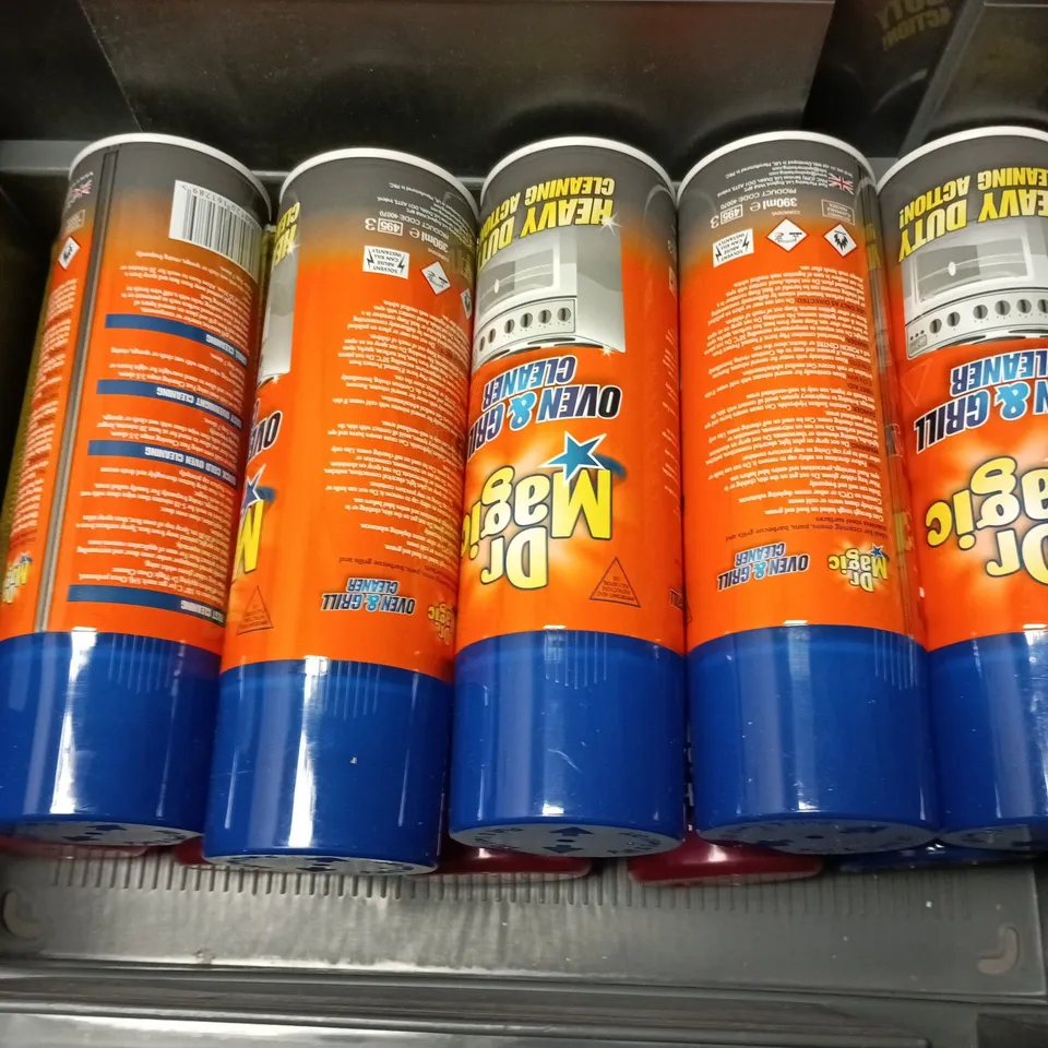 APPROXIMATELY 10 ASSORTED AEROSOLS TO INCLUDE FR MAGIC OVEN & GRILL CLEANER, DAP MOUSE SHIELD, ETC - COLLECTION ONLY