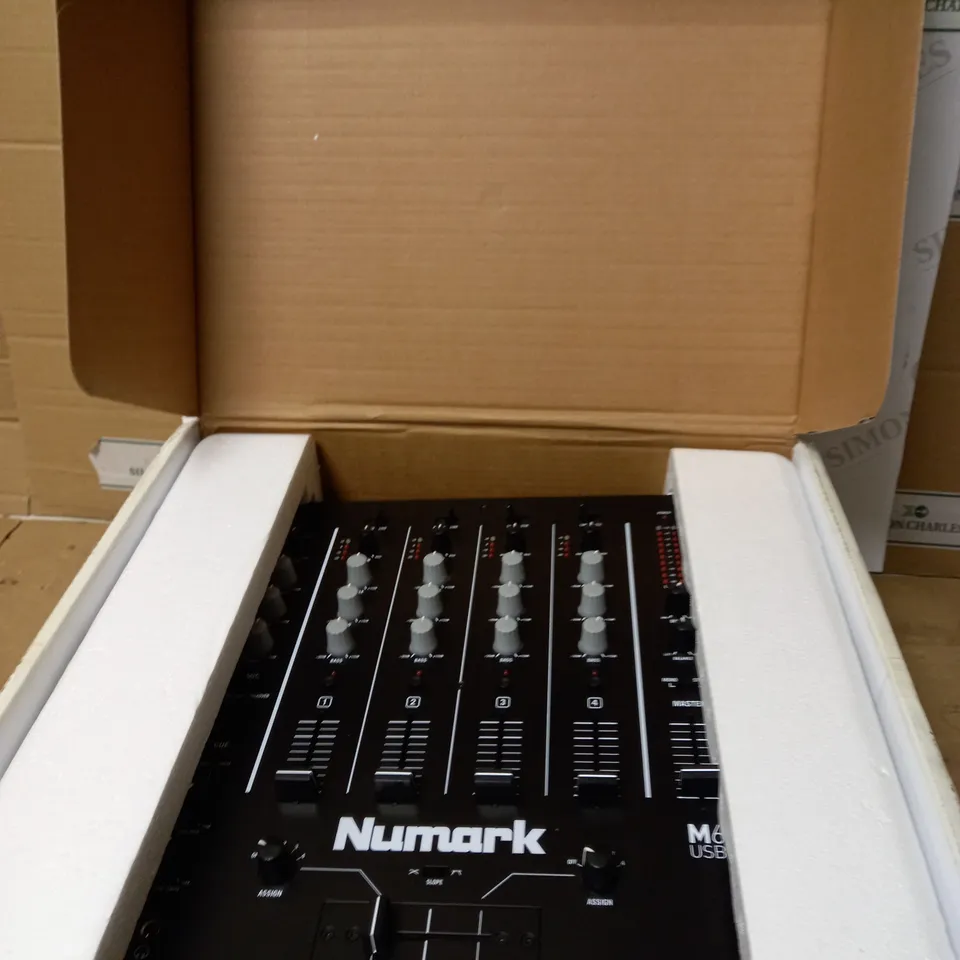 NUMARK M6 USB 4-CHANNEL DJ MIXER