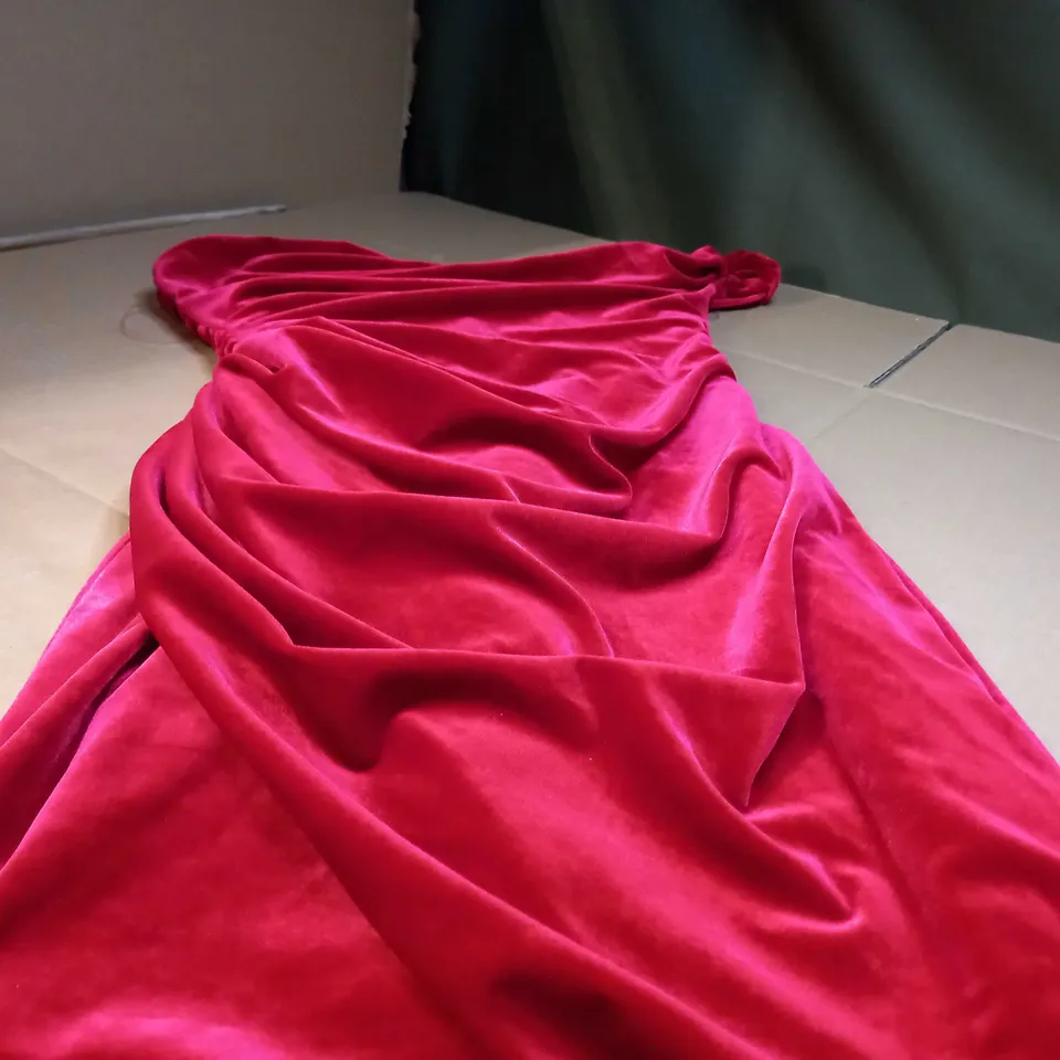 HOUSE CB RED VELVET RUCHED FORM FITTING STATEMENT MIDI DRESS - SMALL