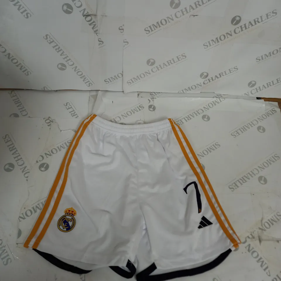 KIDS REAL MADRID HOME SHIRT AND SHORTS WITH VINI JR. ON THE BACK SIZE 24