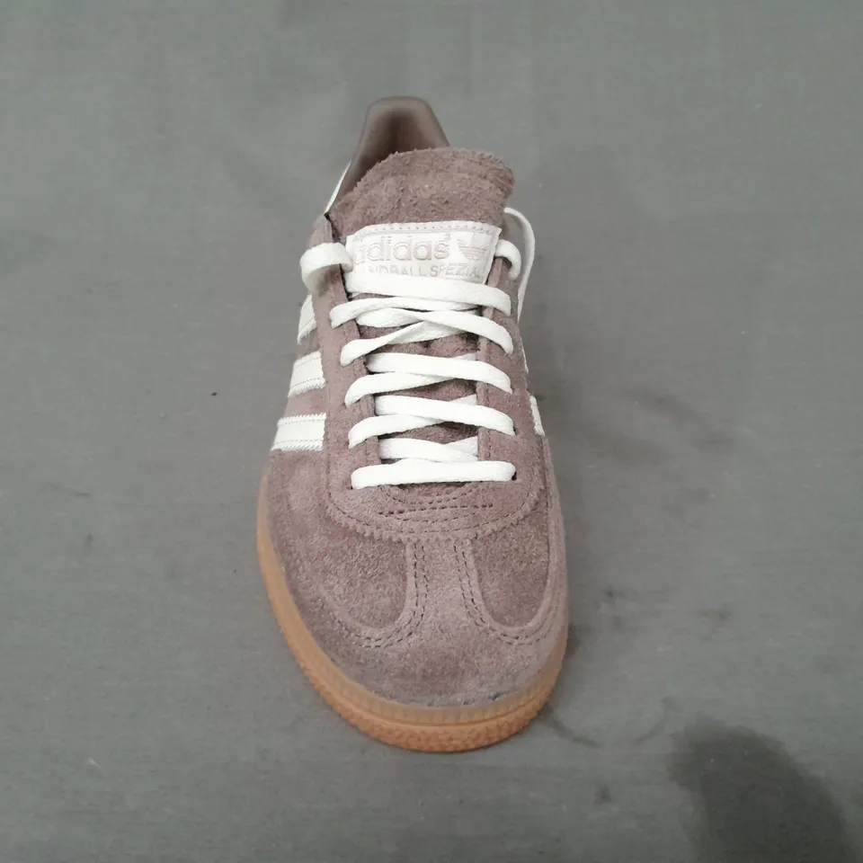 BOXED PAIR OF ADIDAS HANDBALL SPEZIAL SHOES IN TAUPE UK SIZE 4