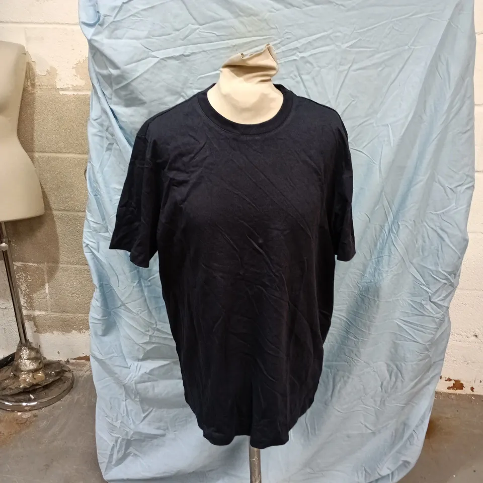 BERSHKA NAVY T-SHIRT - SIZE M (EU/M US M) MADE IN BANGLADESH