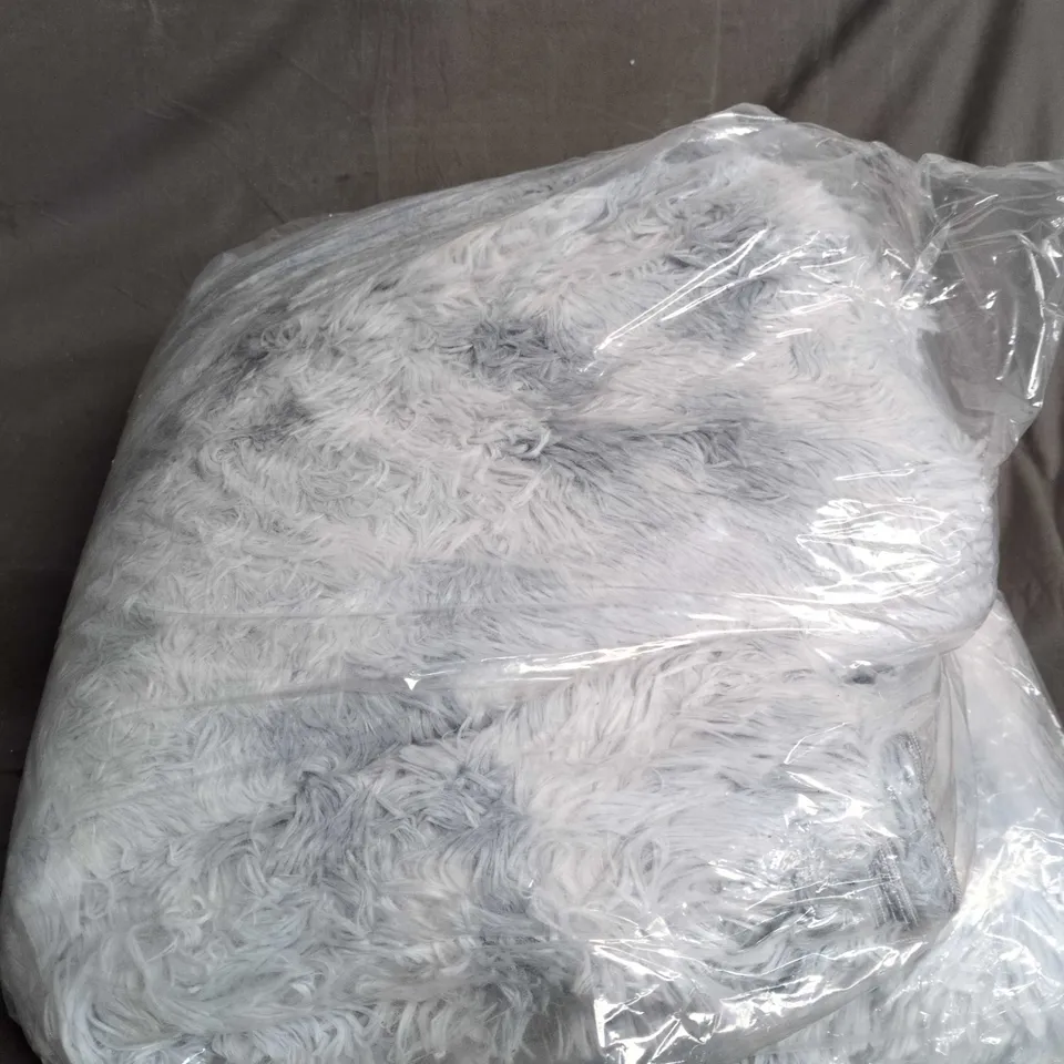 GREY FAUX FUR SHAGGY RUG 