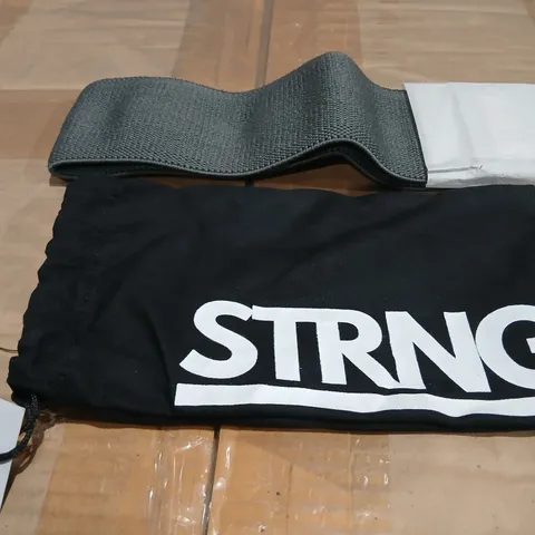 PALLET OF APPROXIMATELY 2700 STRNG SHORT FITNESS BANDS IN ASSORTED COLOURS AND STRENGTHS