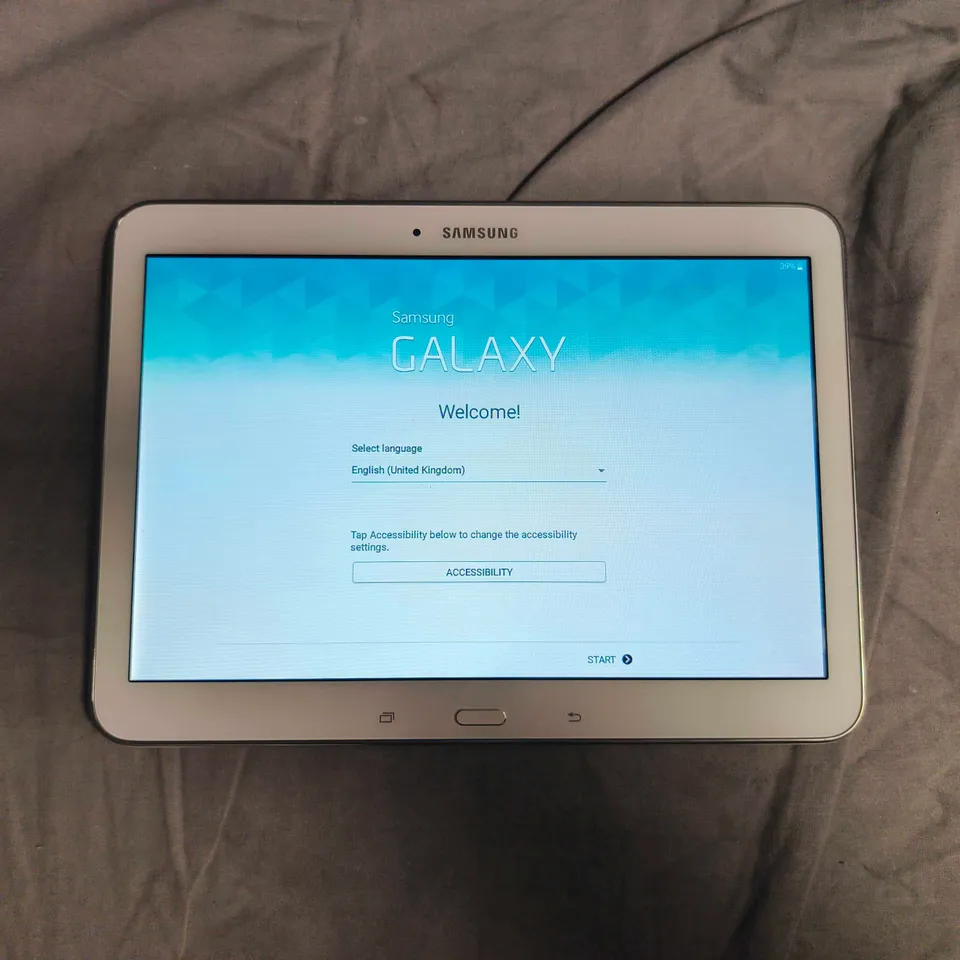 SAMSUNG GALAXY TAB 4 10.1 TABLET (WHITE)
