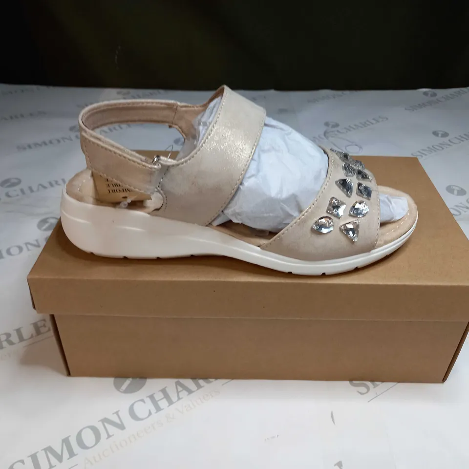 CUSHION-WALK DIMANTE SANDALS SIZE 4