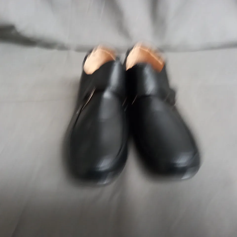 BOX OF APPROXIMATELY 5 PAIRS OF BLACK LEATHER VELCRO SHOES IN VARIOUS SIZES