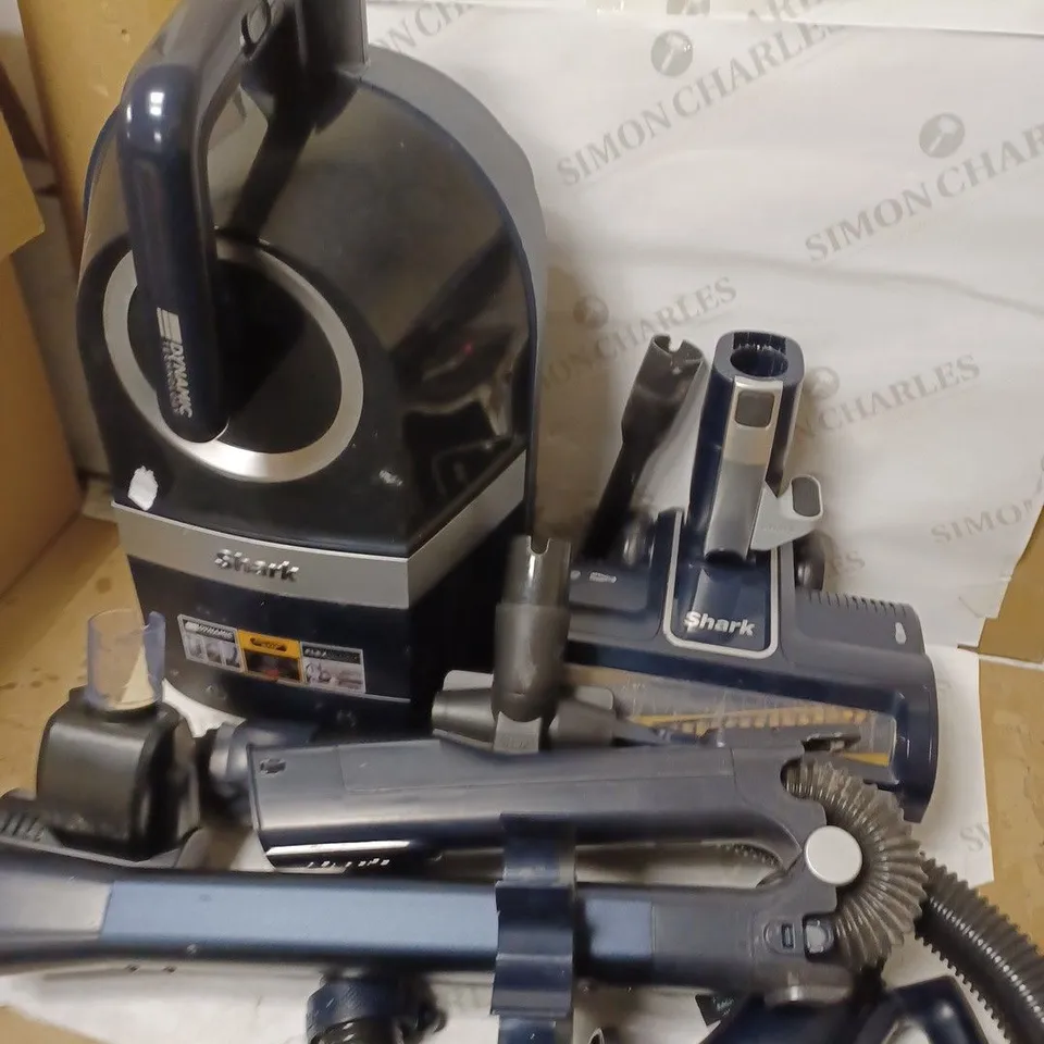 SHARK DYNAMIC VACUUM