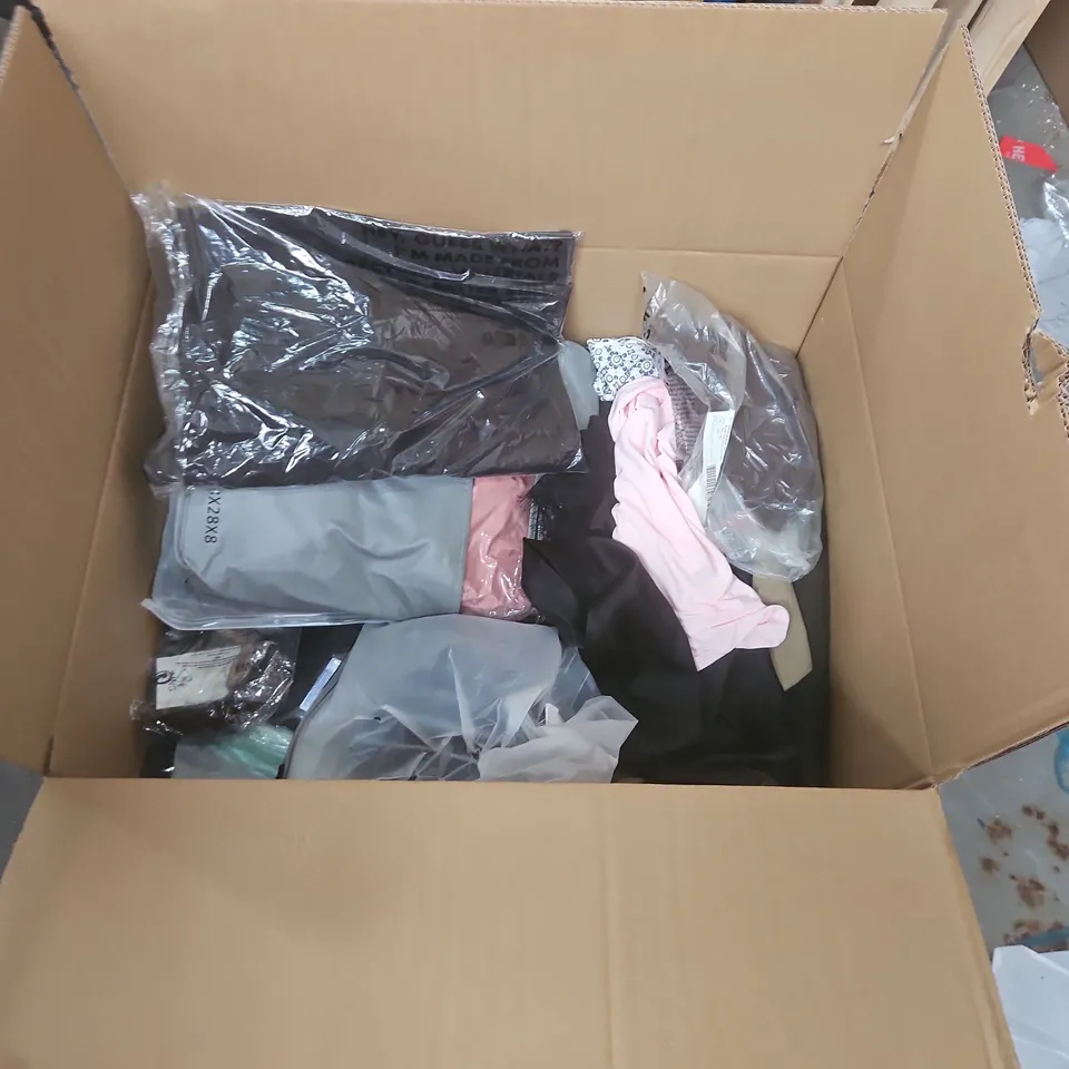 LARGE QUANTITY OF ASSORTED CLOTHING ITEMS TO INCLUDE NEW LOOK, REASON AND ELIPOP
