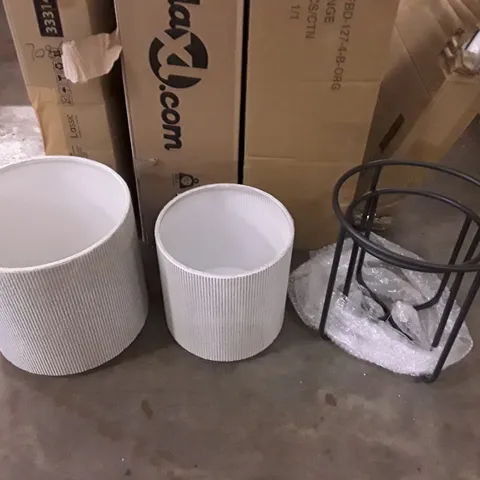 BOXED SET OF 2 PLANTERS