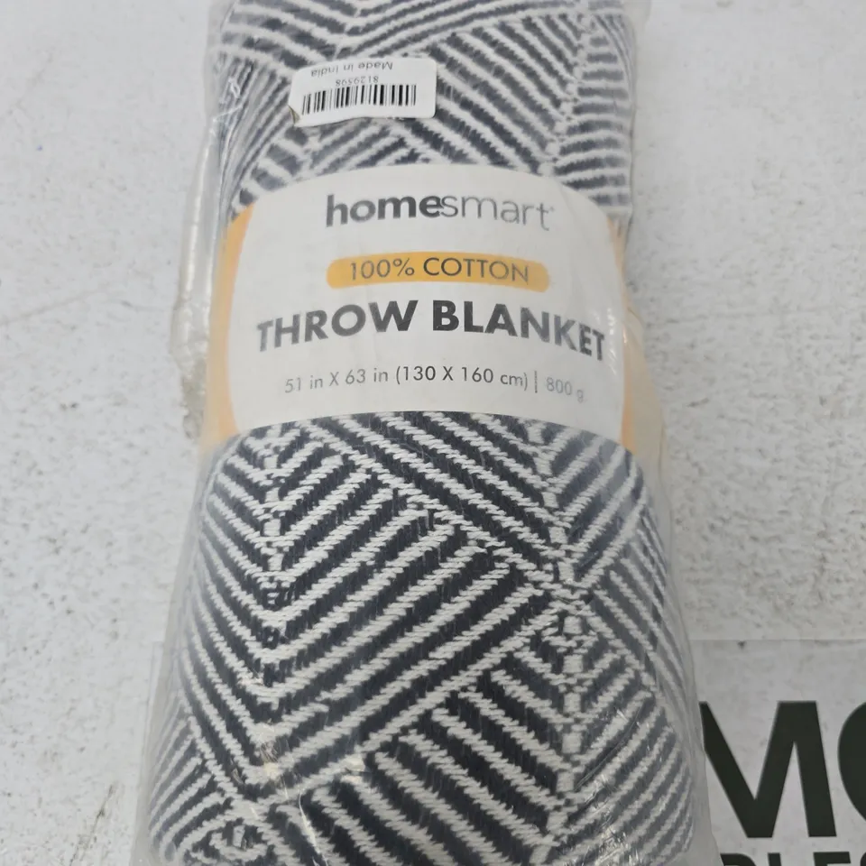 HOMESMART THROW BLANKET - 100% COTTON, BLACK & WHITE ZIGZAG, 130 X 160 CM