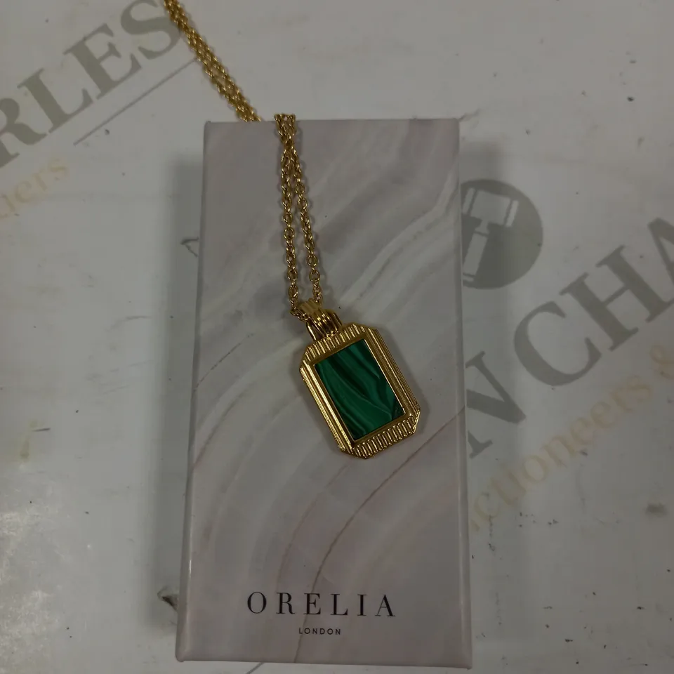 ORELIA GOLD CHAIN GREEN STONE SQUARE NECKLACE 