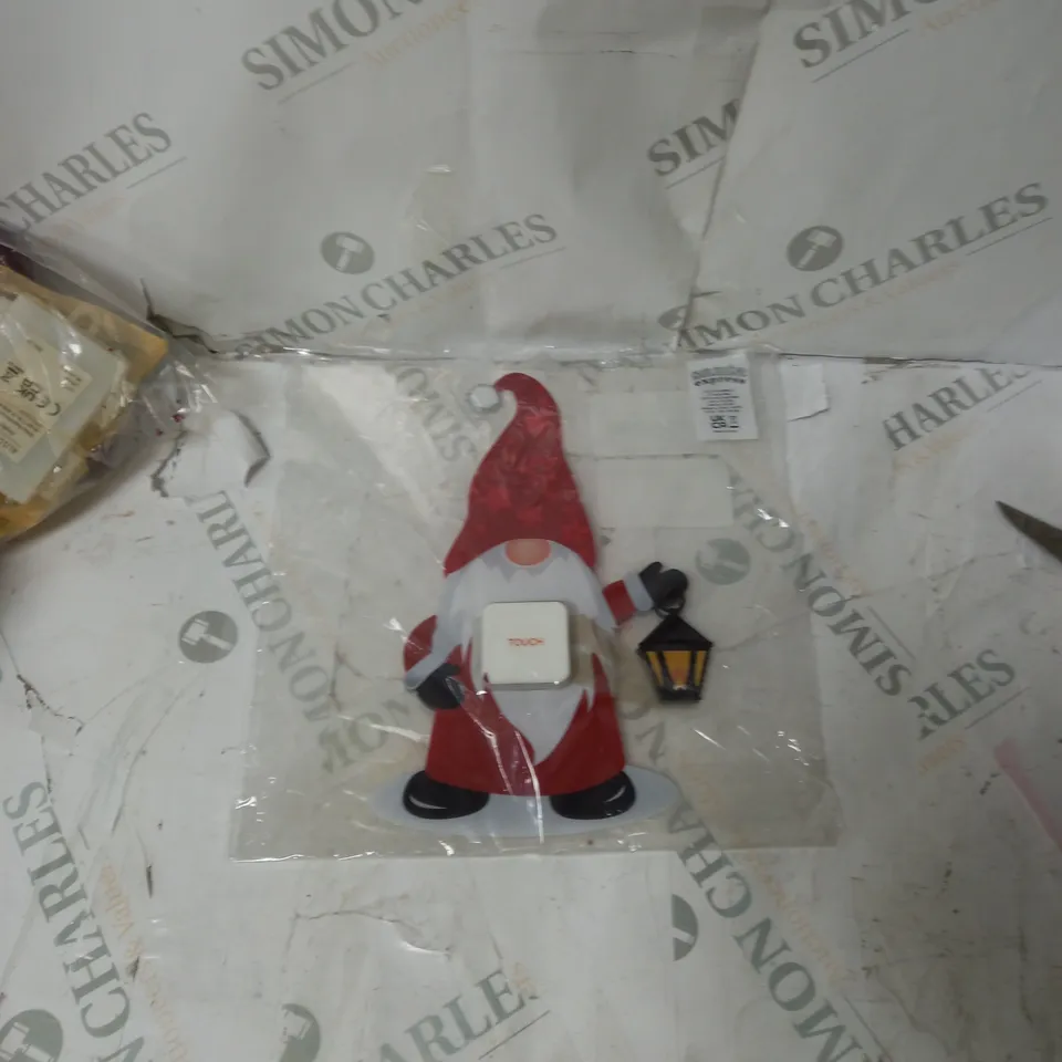 BOX OF ASSORTED CHRISTMAS DECORATIONS 