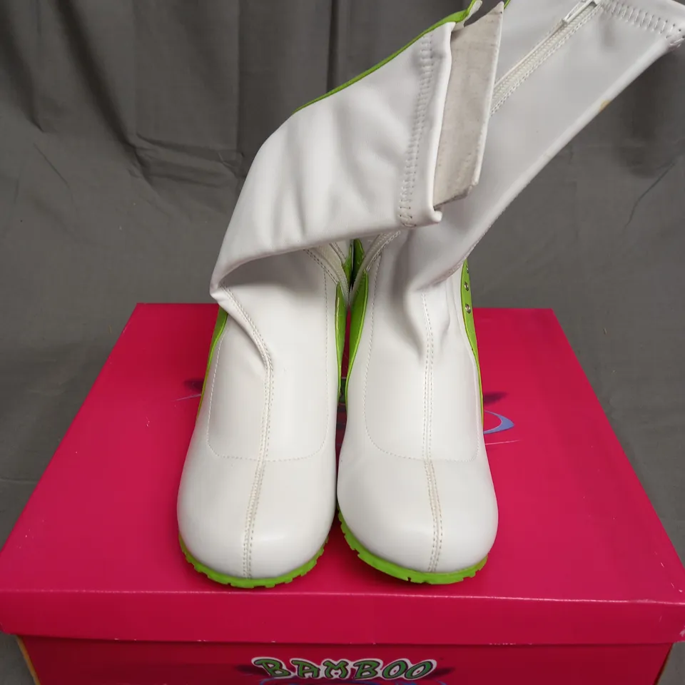 BOXED BAMBOO LEATHER BALLER HIGH HEEL SHOES IN GREEN AND WHITE SIZE 7