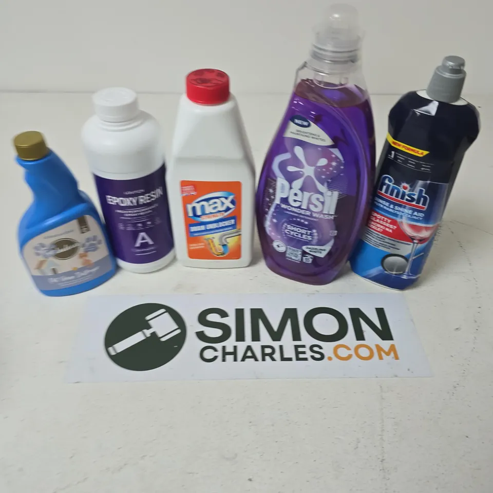 APPROXIMATELY 12 ASSORTED HOUSEHOLD LIQUID PRODUCTS TO INCLUDE FABULOSA PET URINE DESTROYER, EPOXY RESIN, FINISH RINSE & SHINE AID, ETC