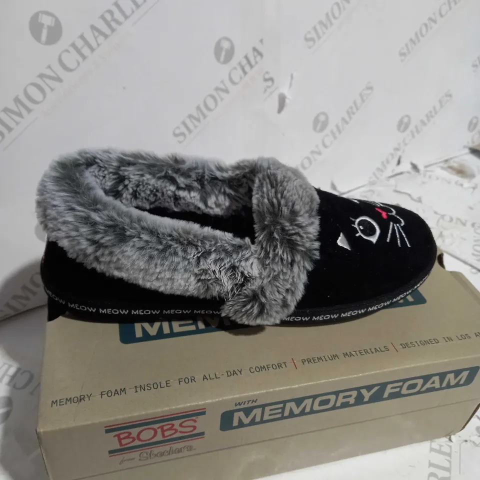 BOXED SKECHERS TOO COZY SLIPPERS IN BLACK SIZE 5.5