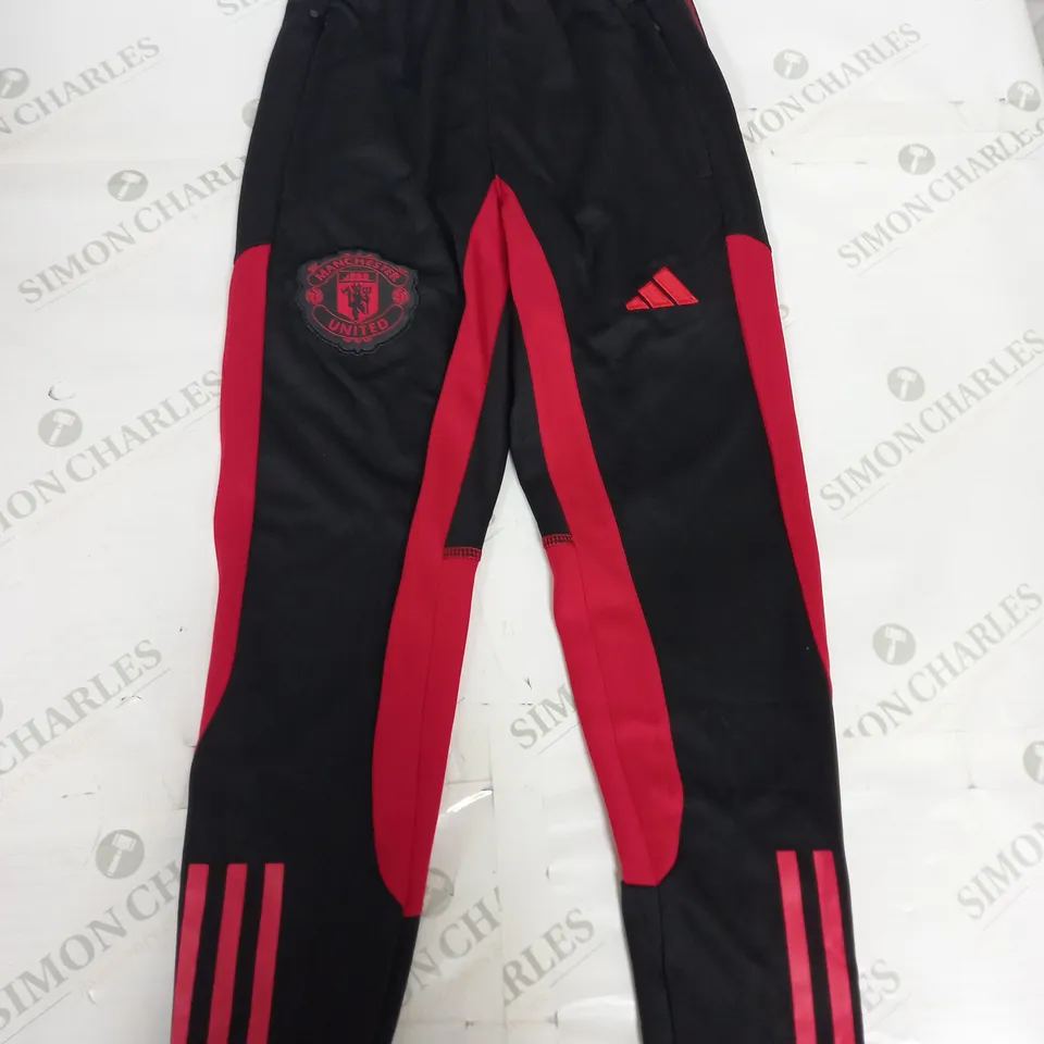MANCHESTER UNITED FC TRAINING TRACKSUIT BOTTOMS SIZE 12