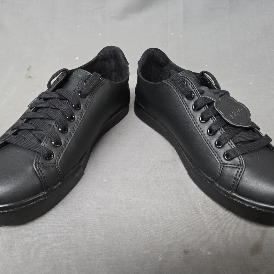 BOXED PAIR OF KICKERS SHOES IN BLACK EU SIZE 39