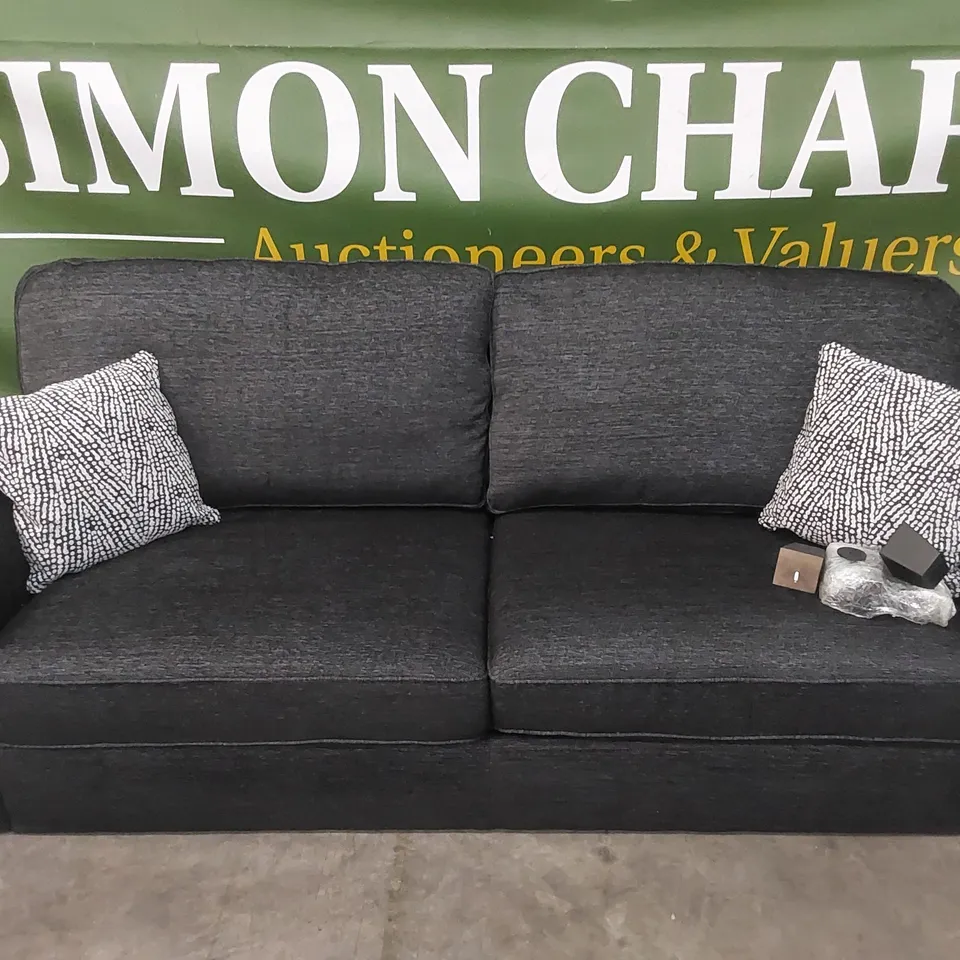 DESIGNER FABRIC UPHOLSTERED 3 SEATER SOFA WITH SCATTER CUSHIONS 