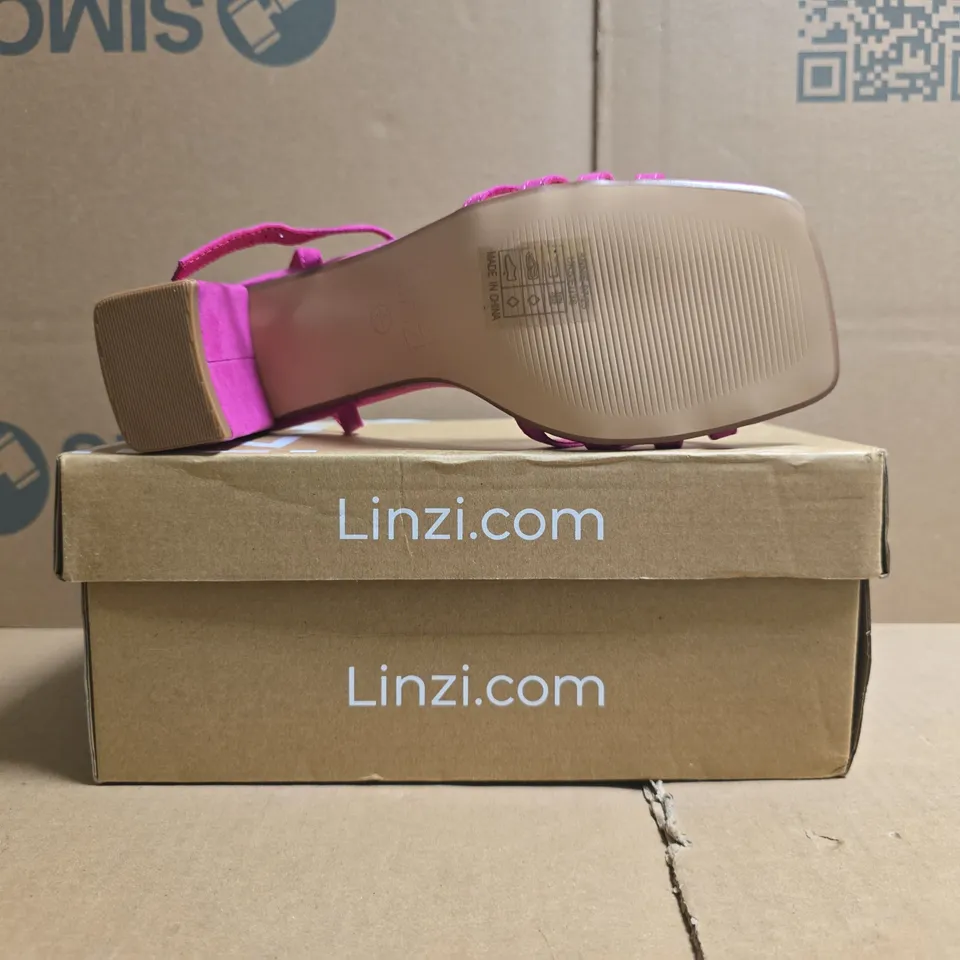 BOXED PAIR OF LINZI ANNIE 5 OPEN TOE BLOCK HEEL SANDALS IN FUCHSIA SIZE 5