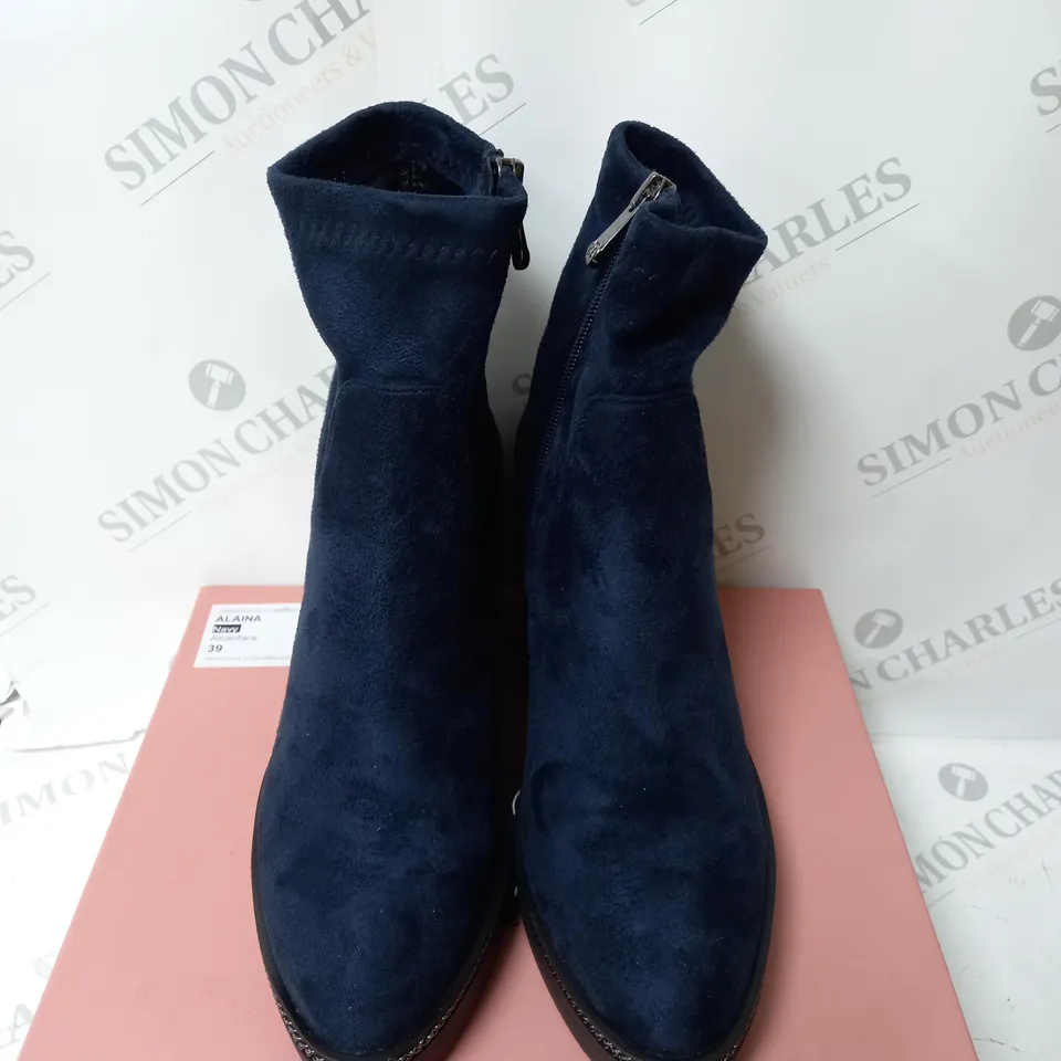 BOXED MODA IN PELLE ALAINA WEDGE HEEL SOCK BOOT - NAVY - SIZE 6