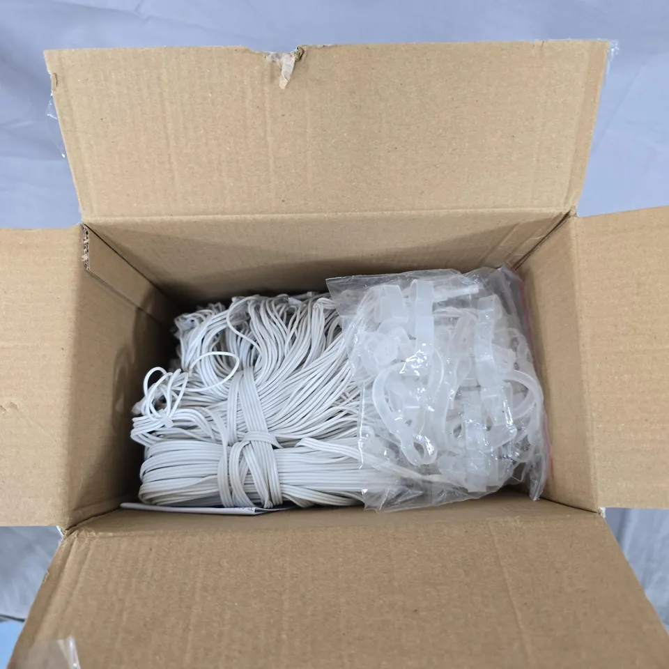 FESTIVE 960 BLUE/WHITE LED SNOWING ICICLE OUTDOOR CHRISTMAS LIGHTS