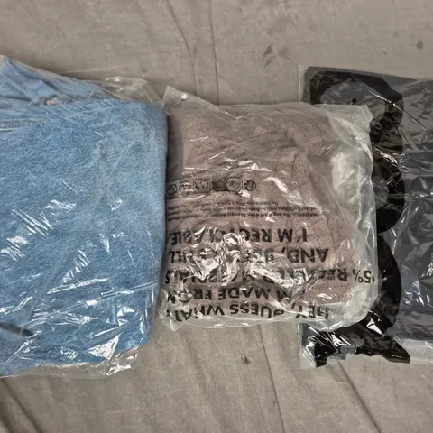 BOX OF APPROXIMATELY 25 ASSORTED CLOTHING AND FASHION PRODUCTS IN VARIOUS STYLES AND SIZES - COLLECTION ONLY