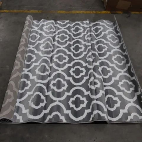 MODERN TRENDZ RUG - GREY // SIZE: 160 X 220cm