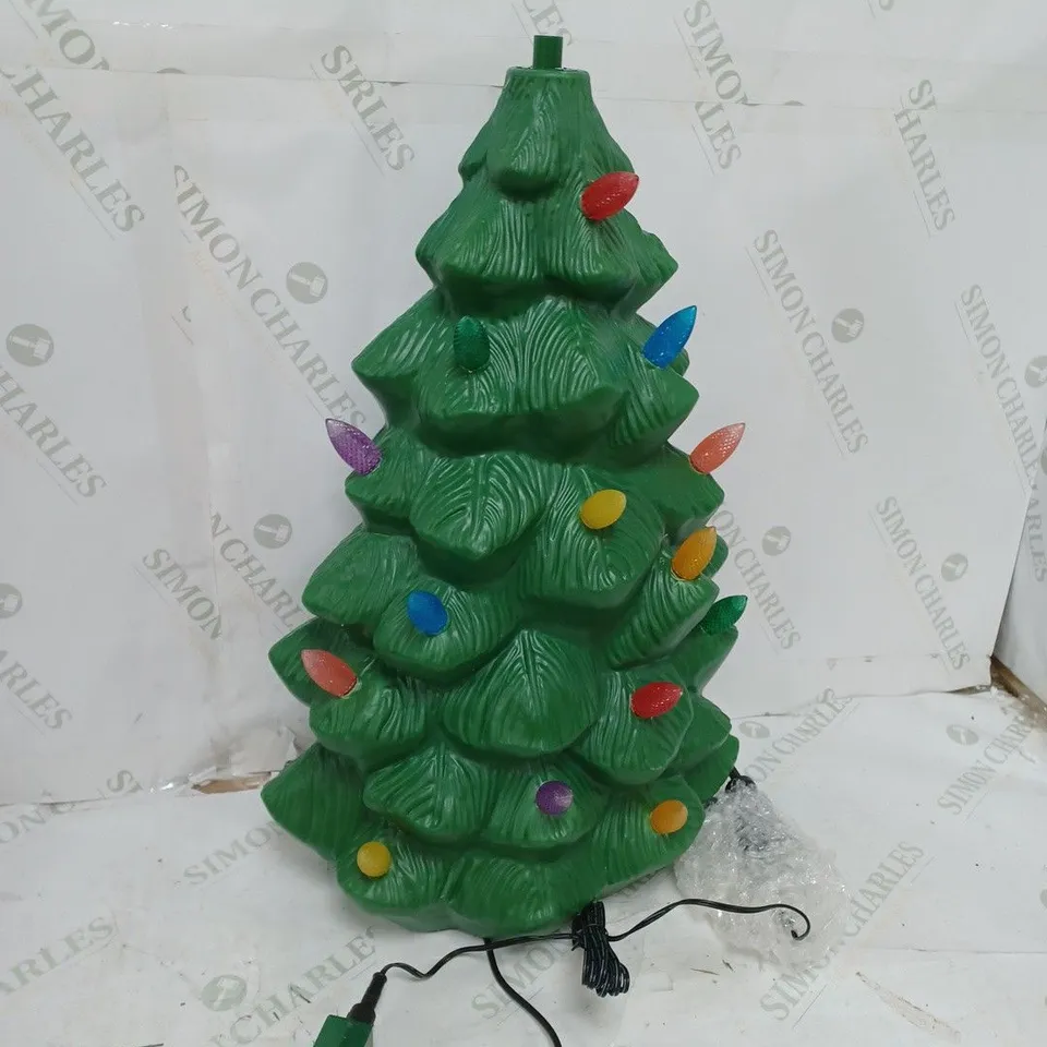 MR CHRISTMAS INDOOR OUTDOOR MOLDED CHRISTMAS TREE