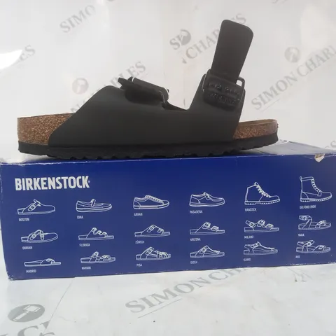 BOXED PAIR OF BIRKENSTOCK ARIZONA BS SANDALS IN BLACK EU SIZE 39