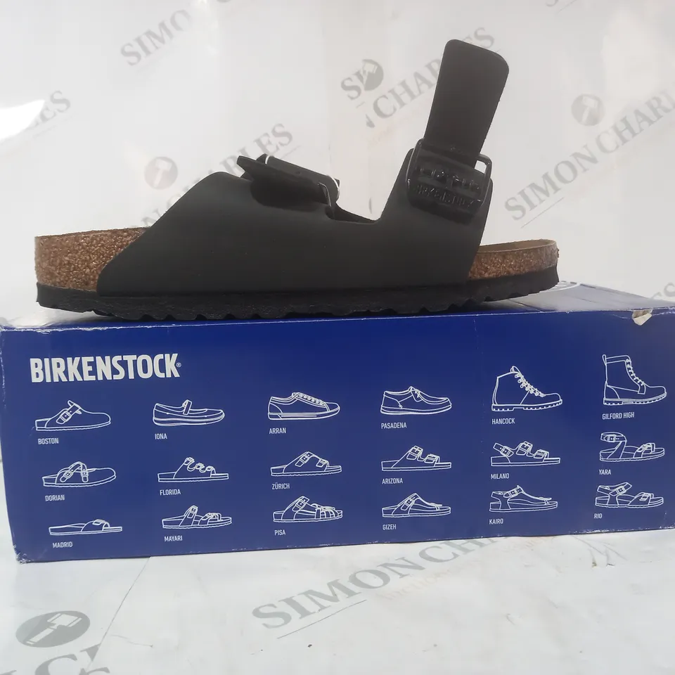 BOXED PAIR OF BIRKENSTOCK ARIZONA BS SANDALS IN BLACK EU SIZE 39