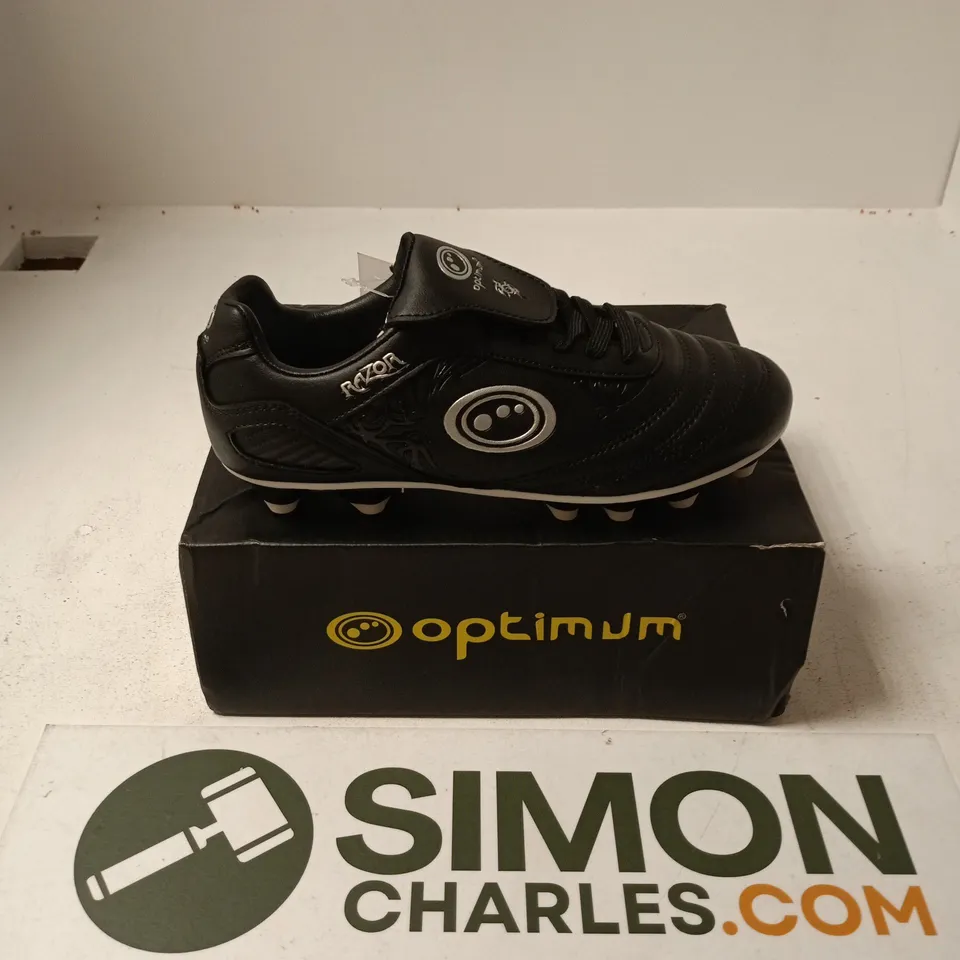 BOXED PAIR OF OPTMUM RAZOR LACE UP BOOTS IN BLACK - UK 4