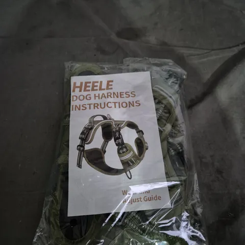 HEELE GREEN DOG HARNESS WITH INSTRUCTIONS