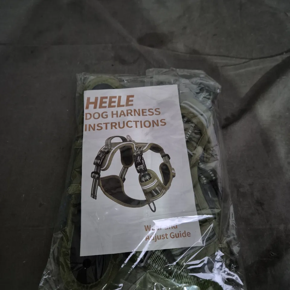 HEELE GREEN DOG HARNESS WITH INSTRUCTIONS