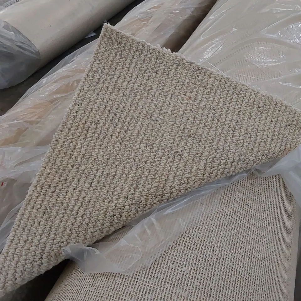 ROLL OF QUALITY CARPET // SIZE UNSPECIFIED 
