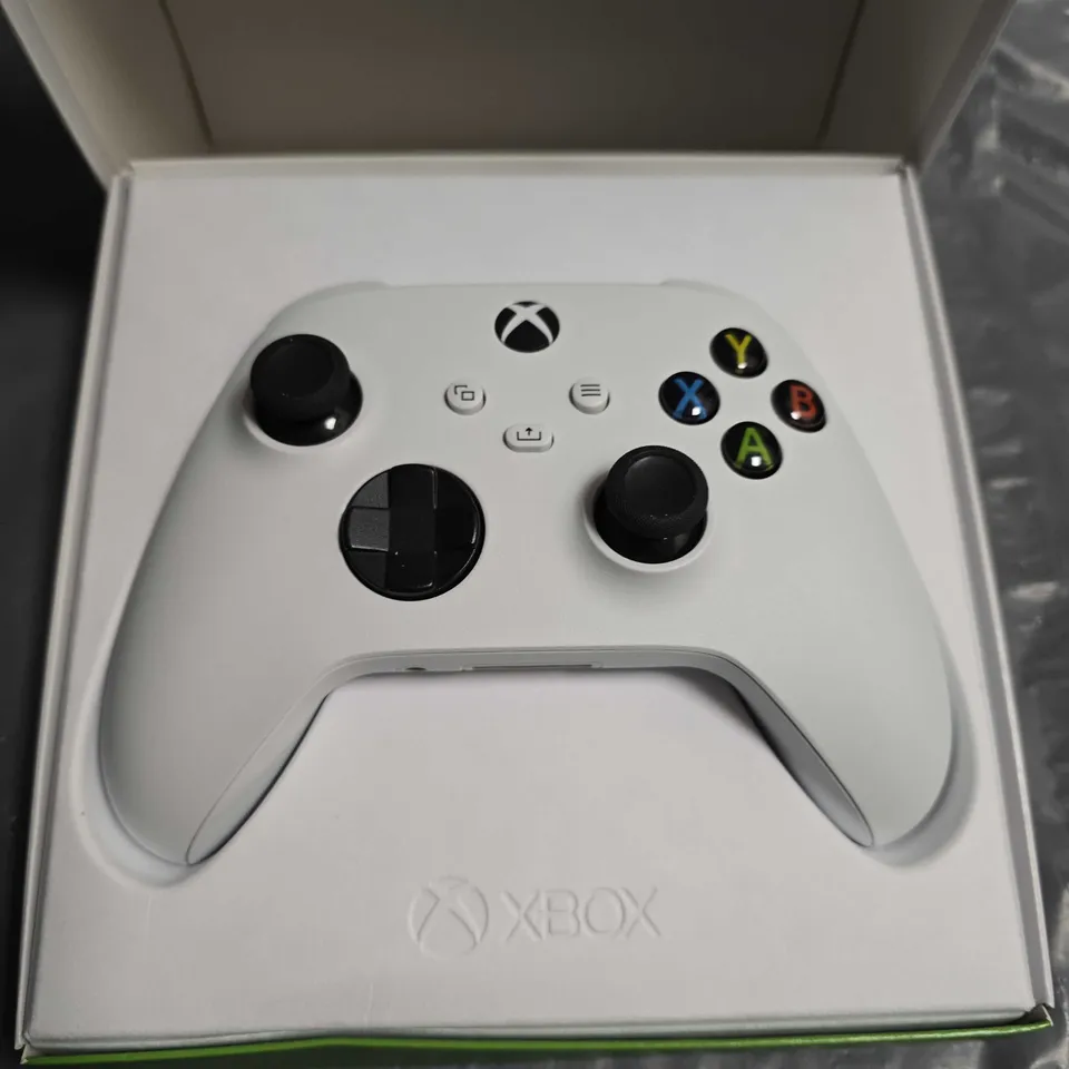 BOXED XBOX ROBOT WHITE WLC 1914 CONTROLLER