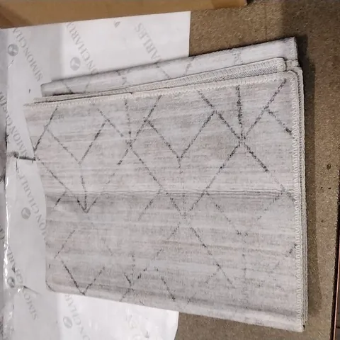 BOXED BLATT MACHINE WOMEN / POWER LOOMED LIGHT GREY RUG - 3 x 5'